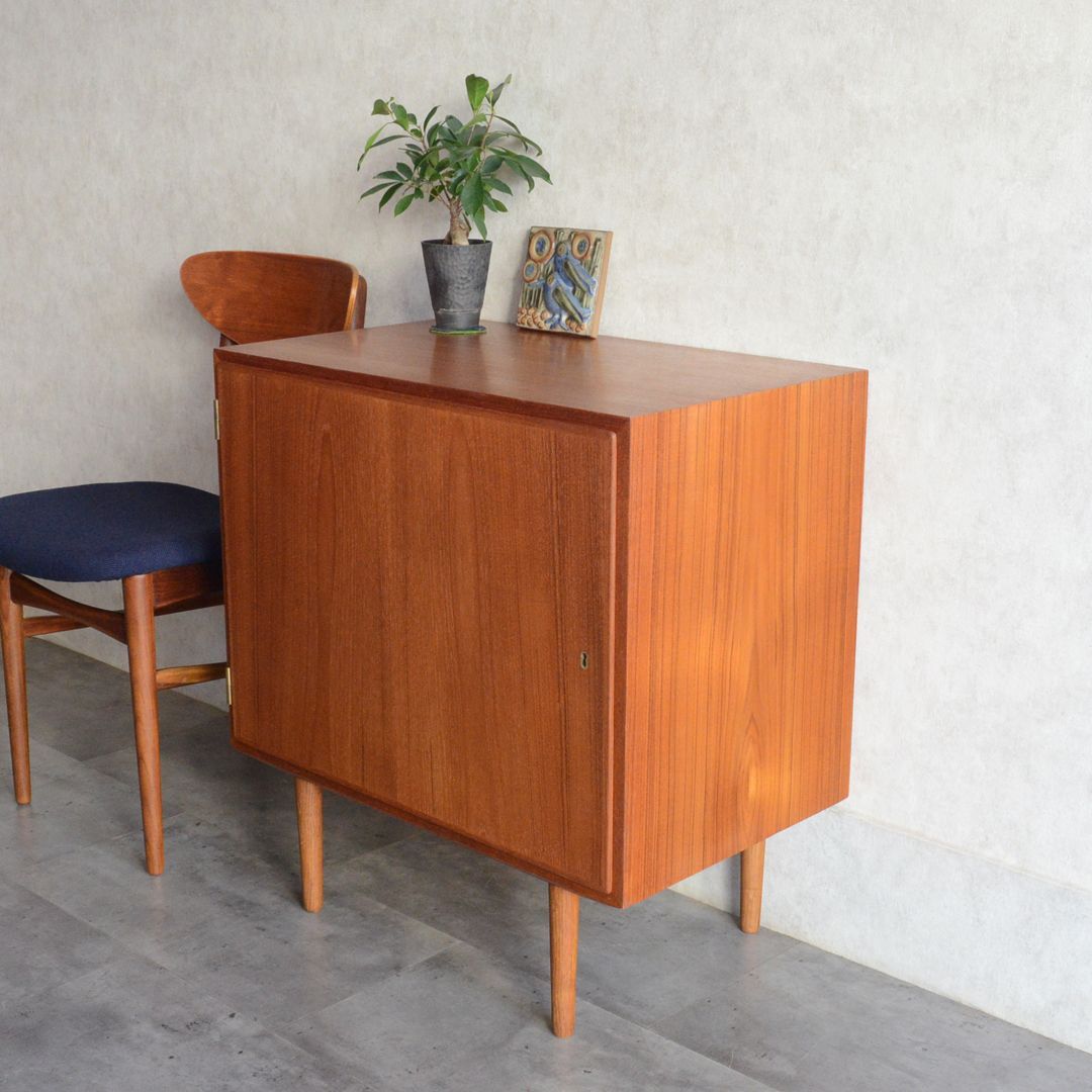 Poul Hundevad デンマークヴィンテージ チーク キャビネット 鍵付 北欧