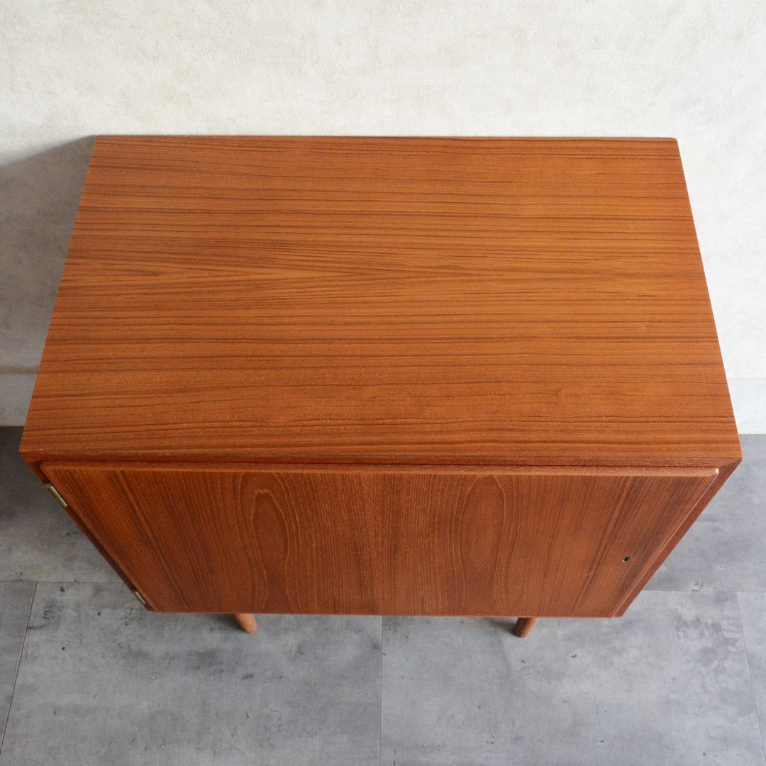 Poul Hundevad デンマークヴィンテージ チーク キャビネット 鍵付 北欧