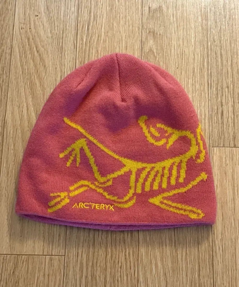 ARC'TERYX アークテリクス ビーニー ピンク / イエロー - メルカリ