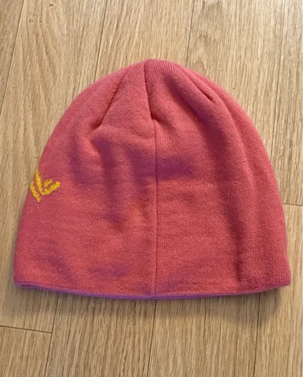 ARC'TERYX アークテリクス ビーニー ピンク / イエロー - メルカリ