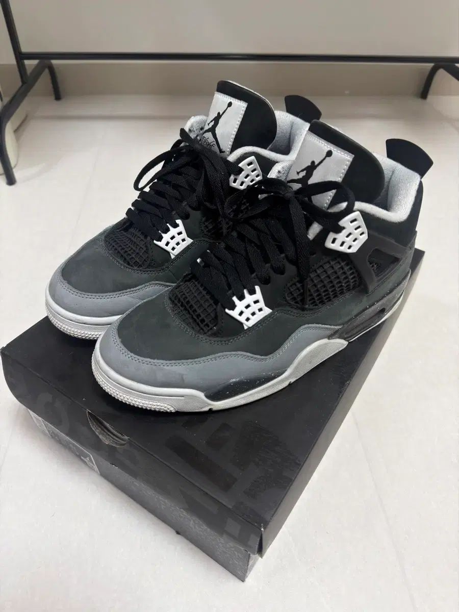 ナイキ ジョーダン4 フィア 2025 280