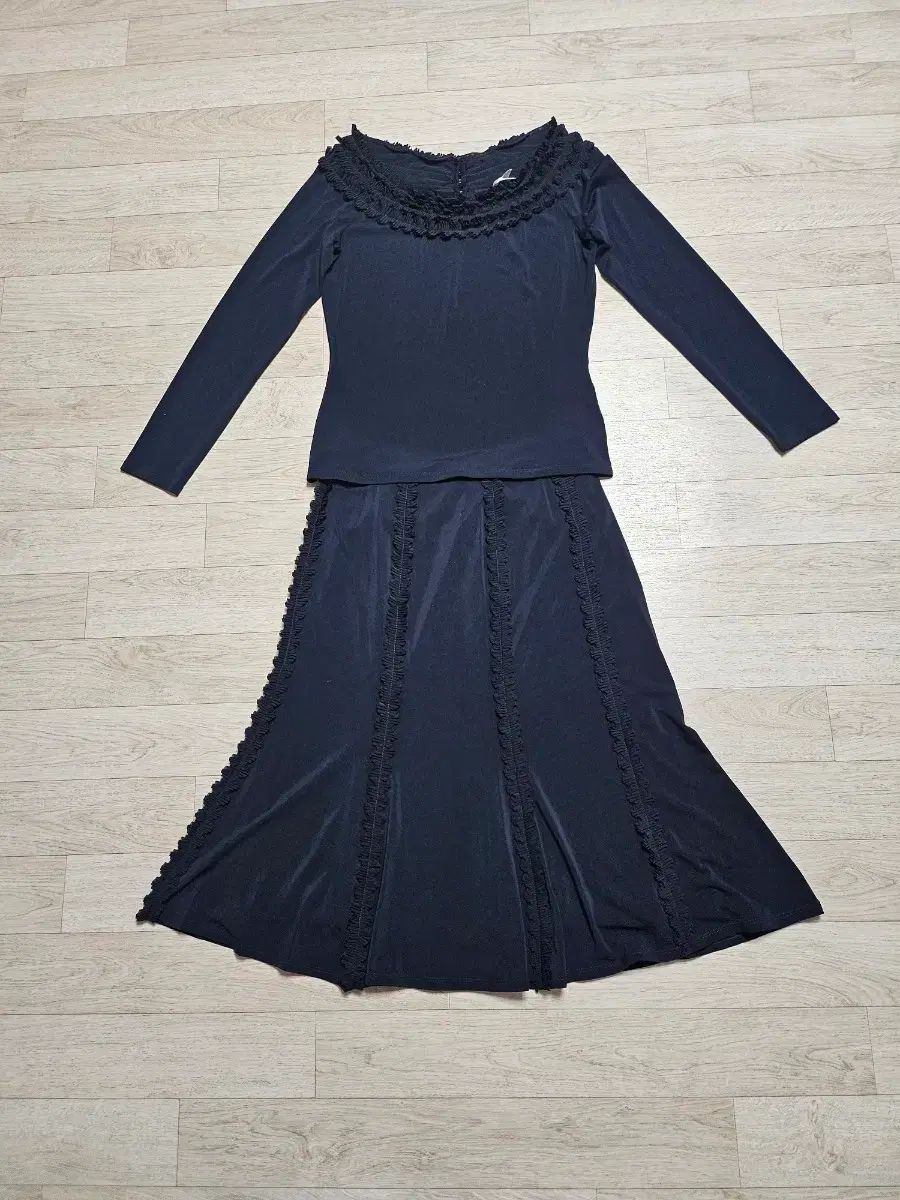 MaxMaraのブラック フリル セットアップ