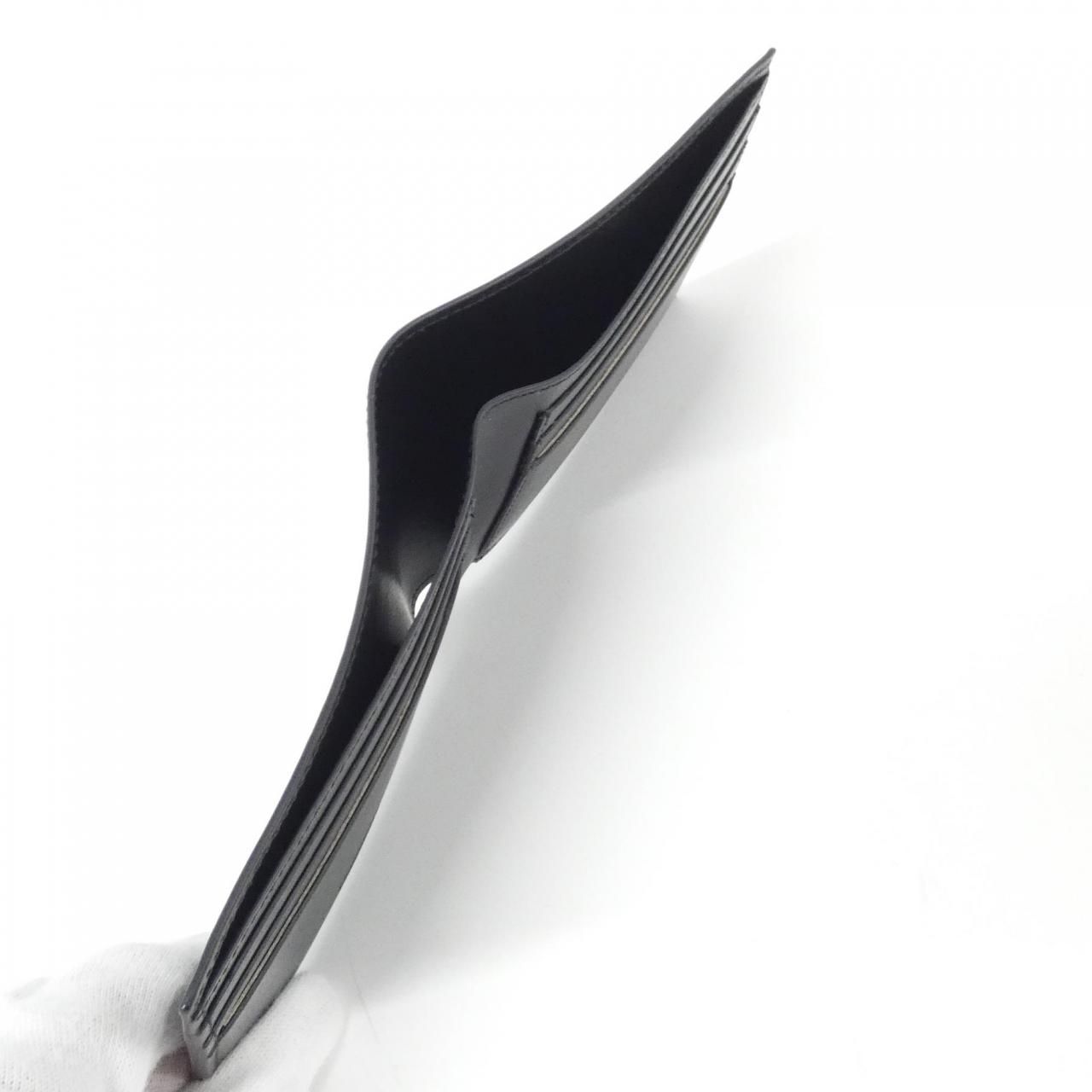 サルヴァトーレフェラガモ 66 1325 札入れ トレンチ 夏コーデ