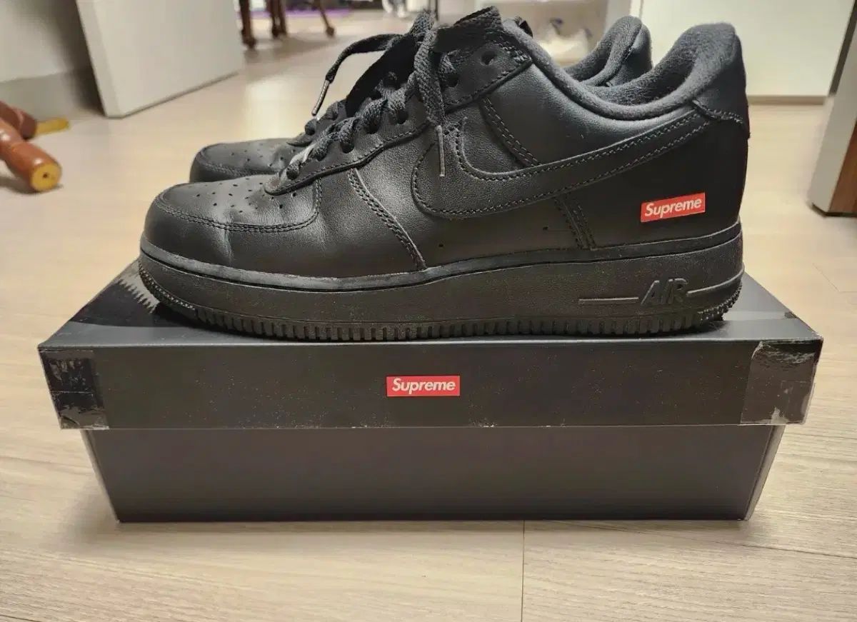 ナイキ シュプリーム エアフォース1 ブラック 260