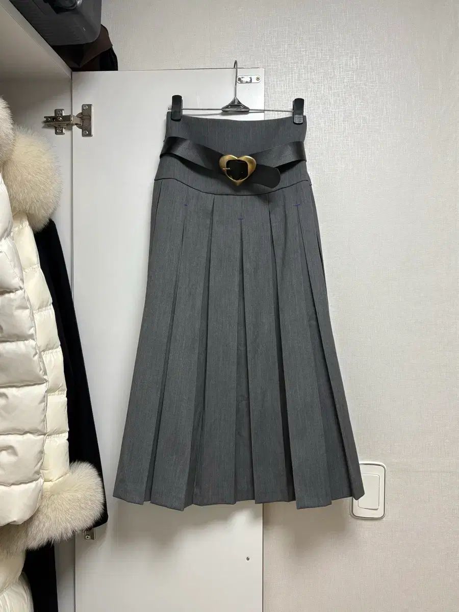 ラグジュアリー ベルト プリーツ ロング丈スカート