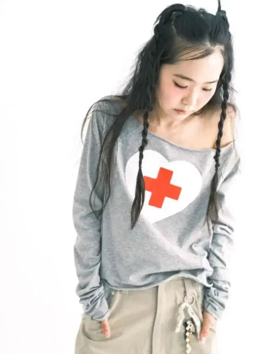 ショップフェアリー さくらんぼハートカット OFF Tシャツ グレー