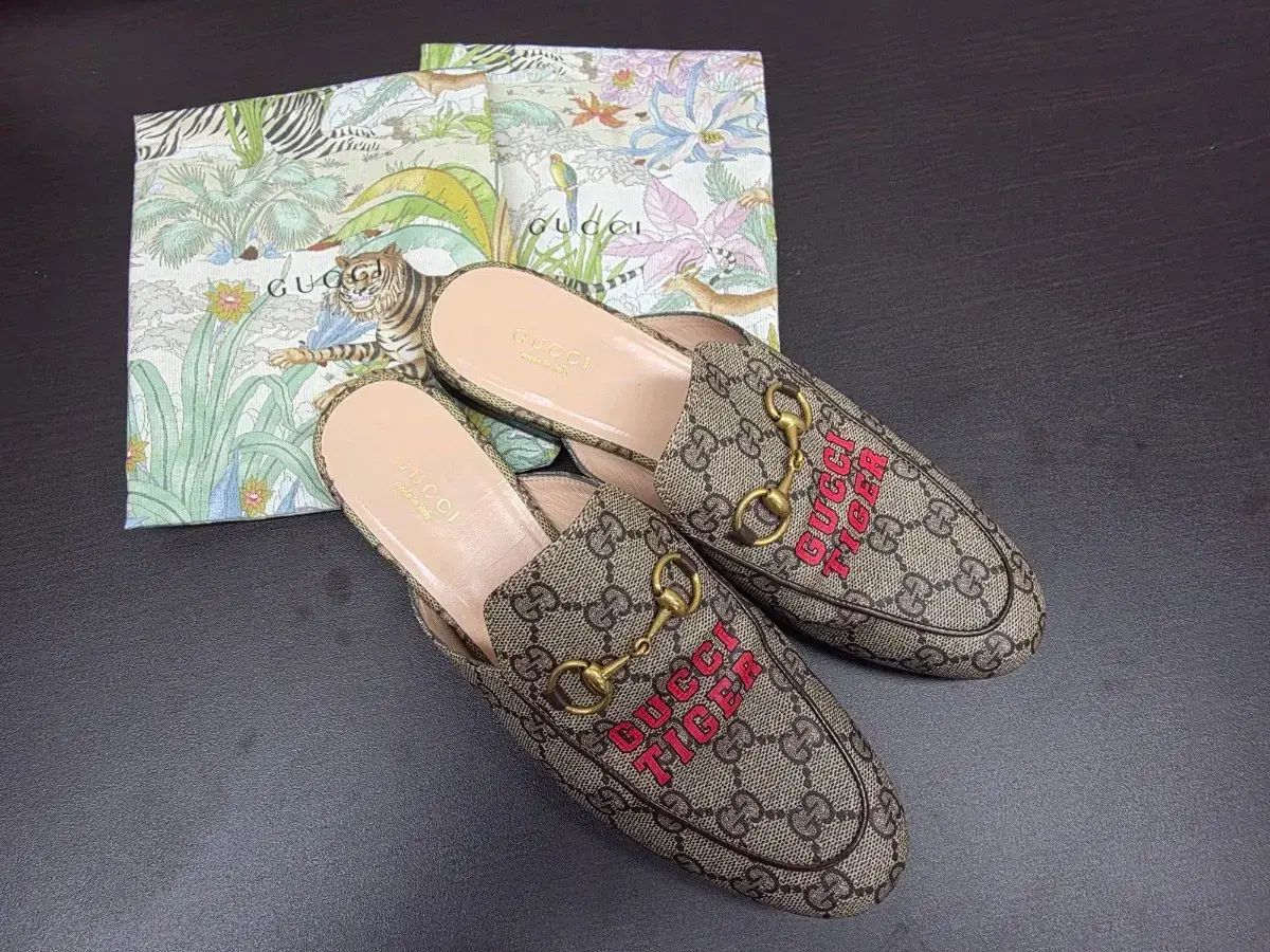 グッチ シュプリーム プリントスター ローファー 37 687841