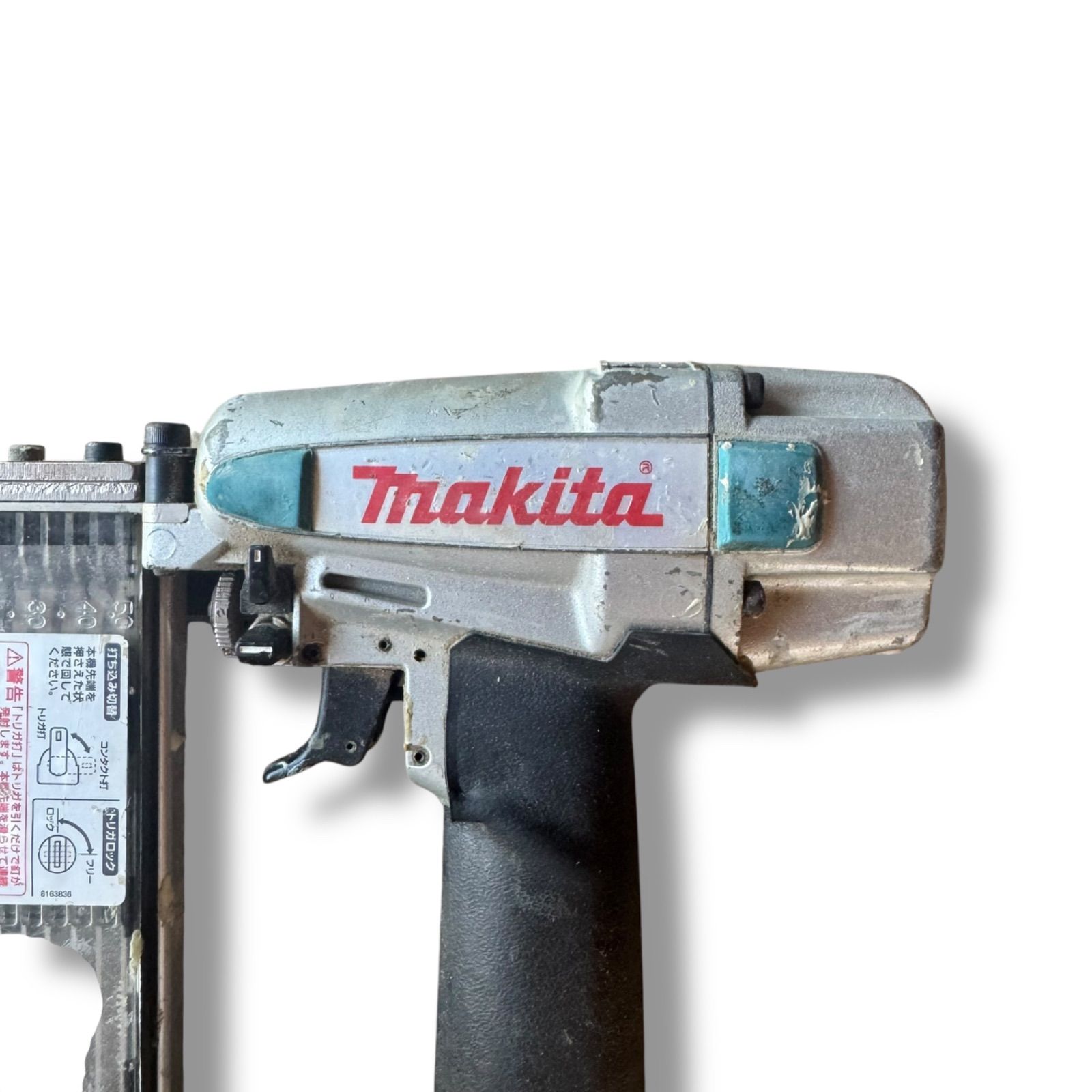 仕上げ釘打ち機｜軽量 高精度