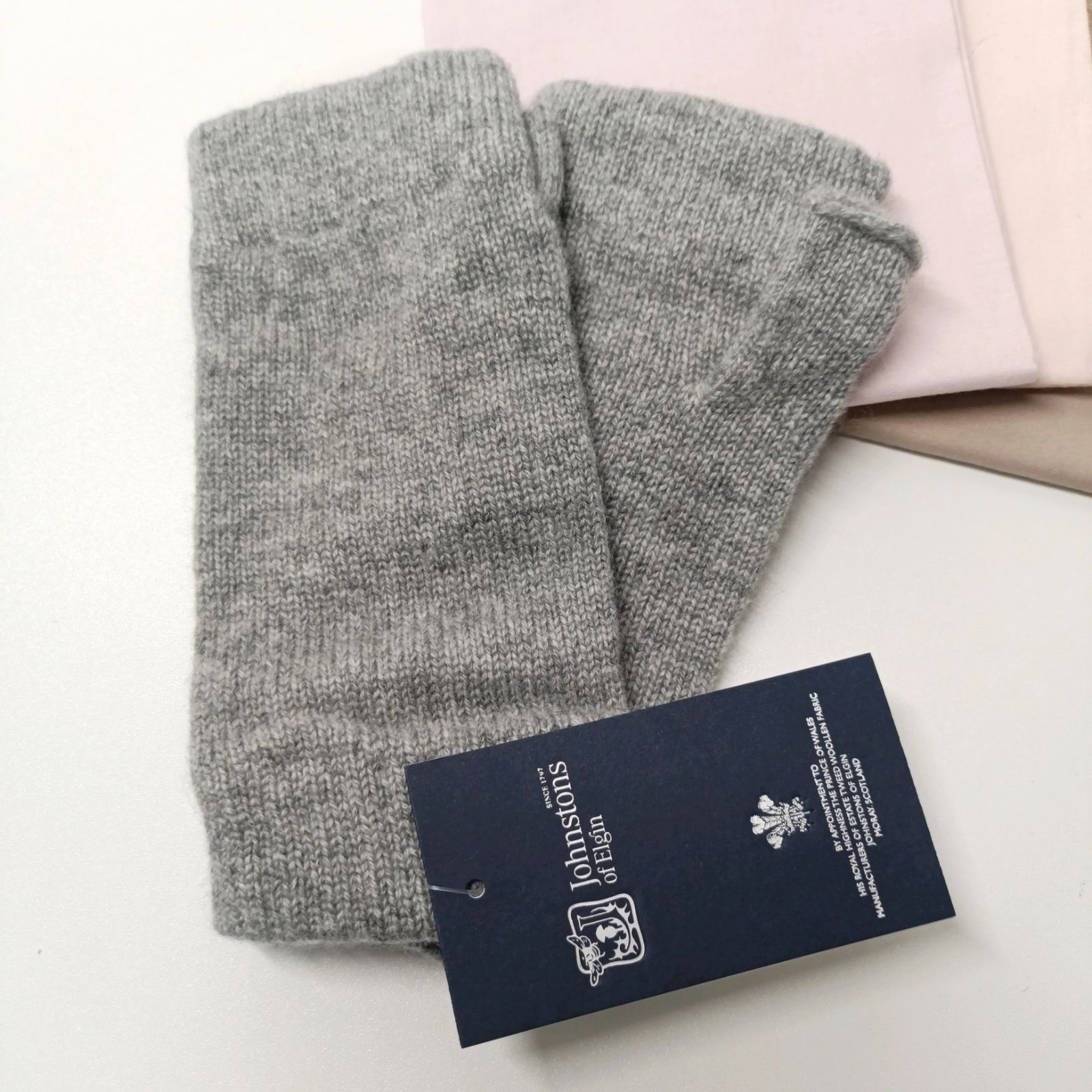 ジョンストンズオブエルガン カシミヤ マームウォーマー リストウォーマー ライトグレー Freeサイズ Scotland製