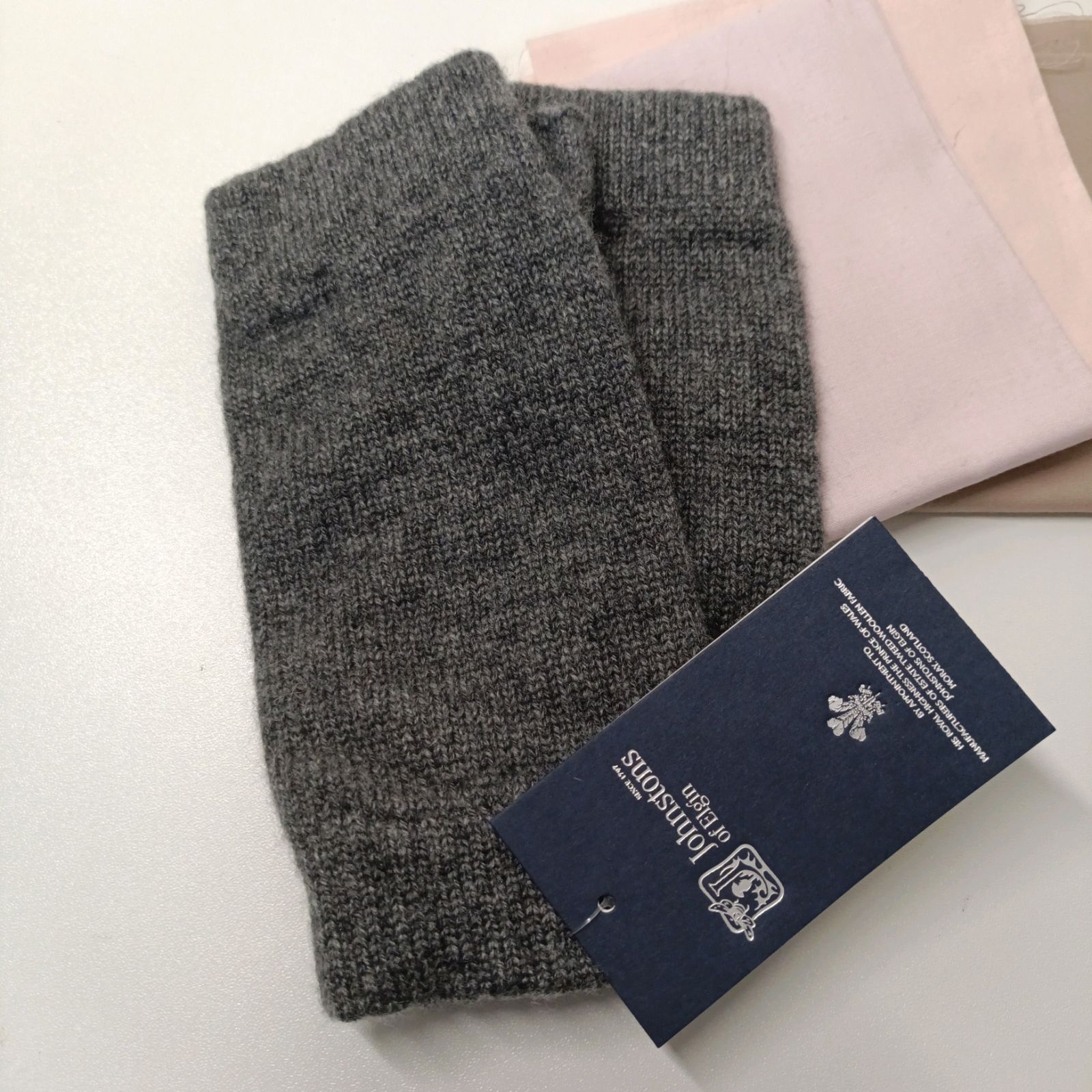 ジョンストンズオブエルガン カシミヤ アームウォーマー リストウォーマー ダークグレー Freeサイズ Scotland製