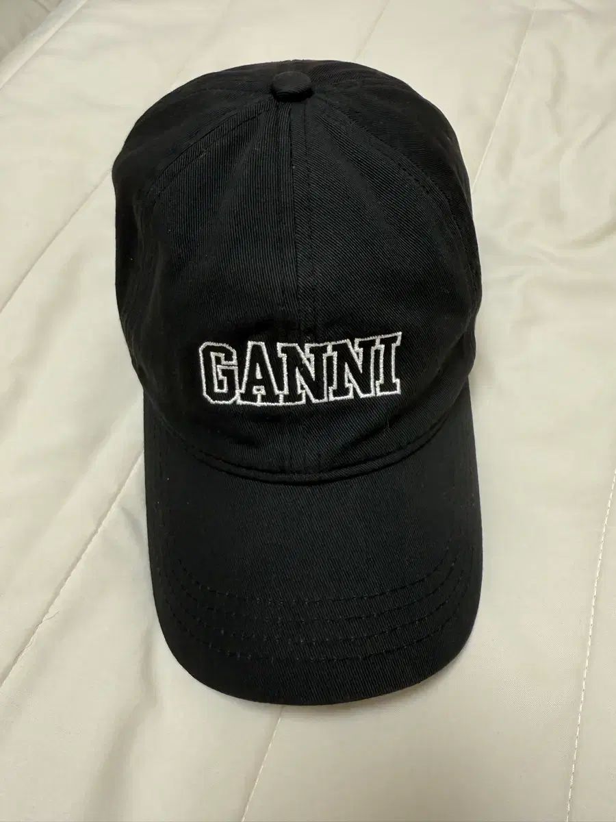 GANNI ベースボールキャップ