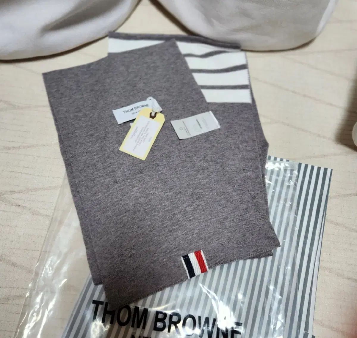 トム・ブラウン グレー マフラー 新品 - メルカリ