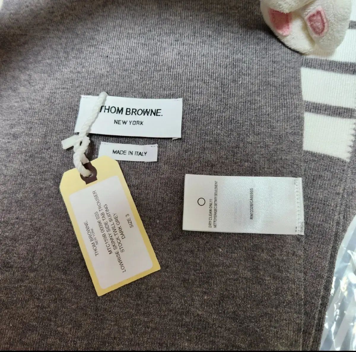 トム・ブラウン グレー マフラー 新品 - メルカリ