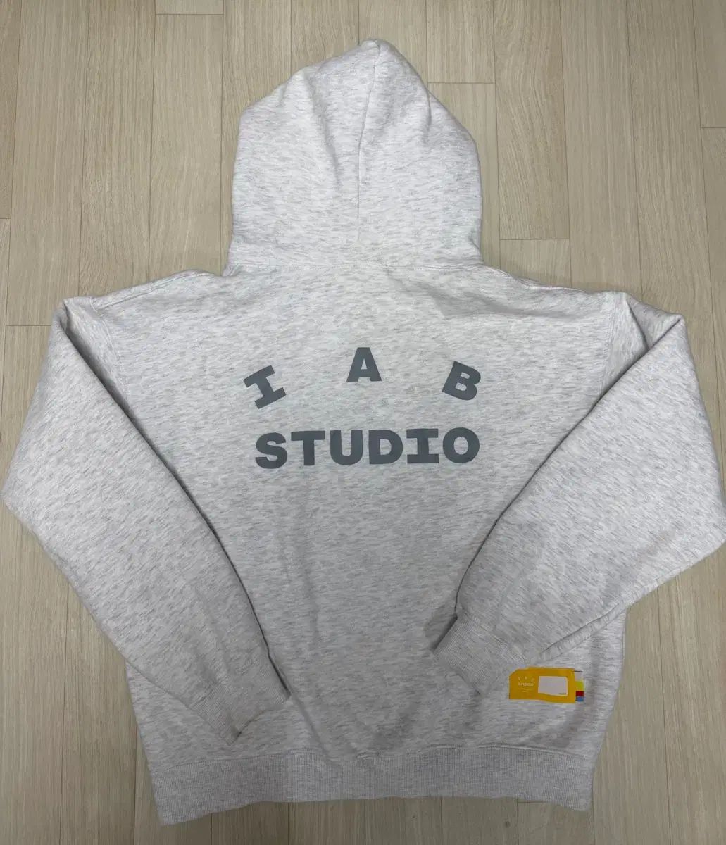 IAB Studio フーディー ライトグレー