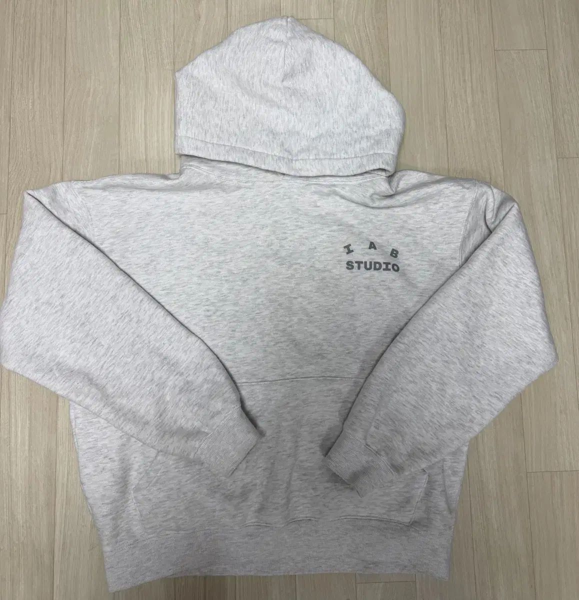 IAB Studio フーディー ライトグレー