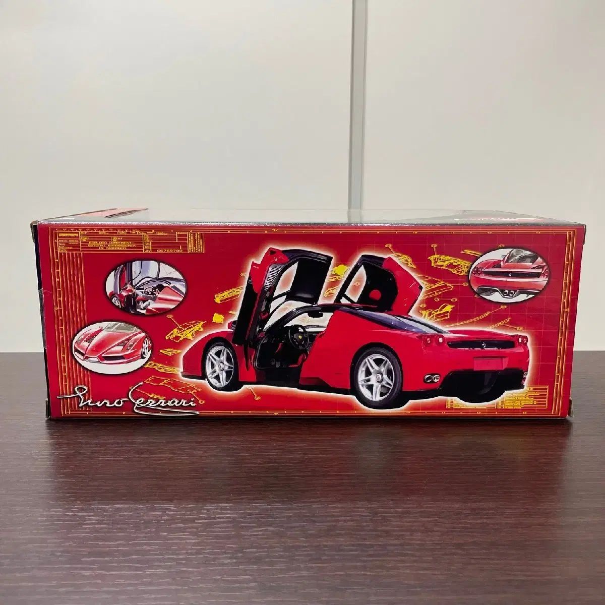ホットウィール 1:18 EnzoFerrari (エンツォフェラーリ) レッド ダイ