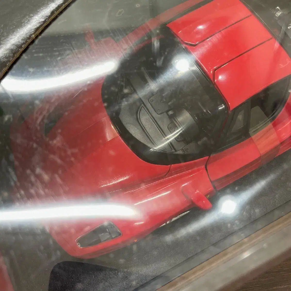 ホットウィール 1:18 EnzoFerrari (エンツォフェラーリ) レッド ダイ