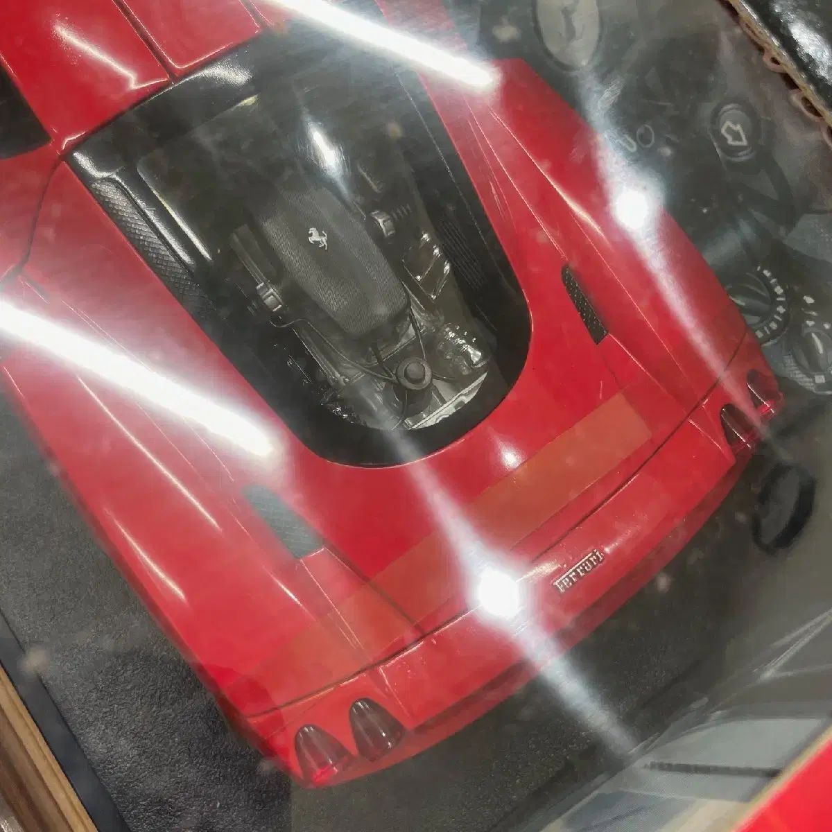 ホットウィール 1:18 EnzoFerrari (エンツォフェラーリ) レッド ダイ