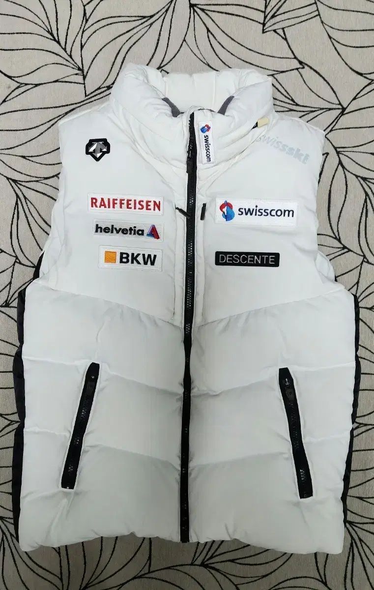 デサント スイス スキー ダウン ベスト 白