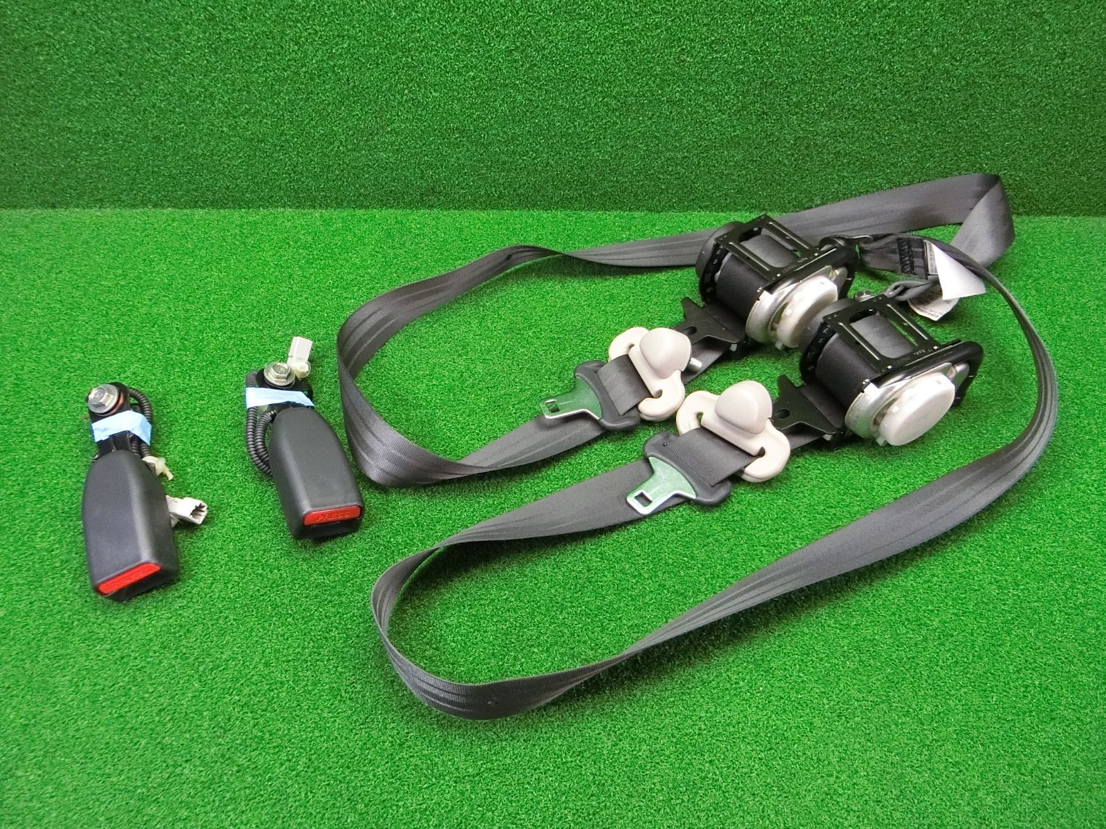 12261 ホンダ N BOX JF 1 2 フロント シートベルト 左右セット キャッチ 6227518 6227519