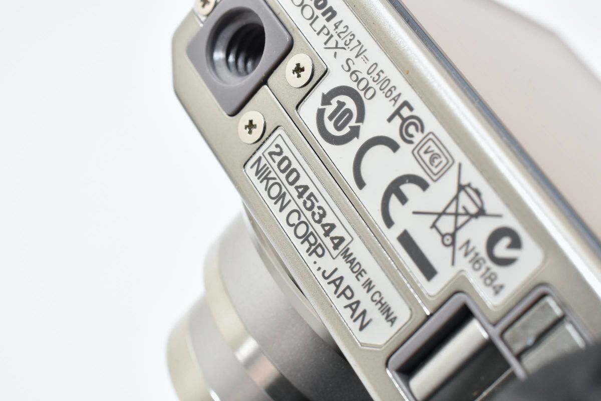極美品 ｜Nikon COOLPIX S600 クールピクス デジタルカメラ チタン