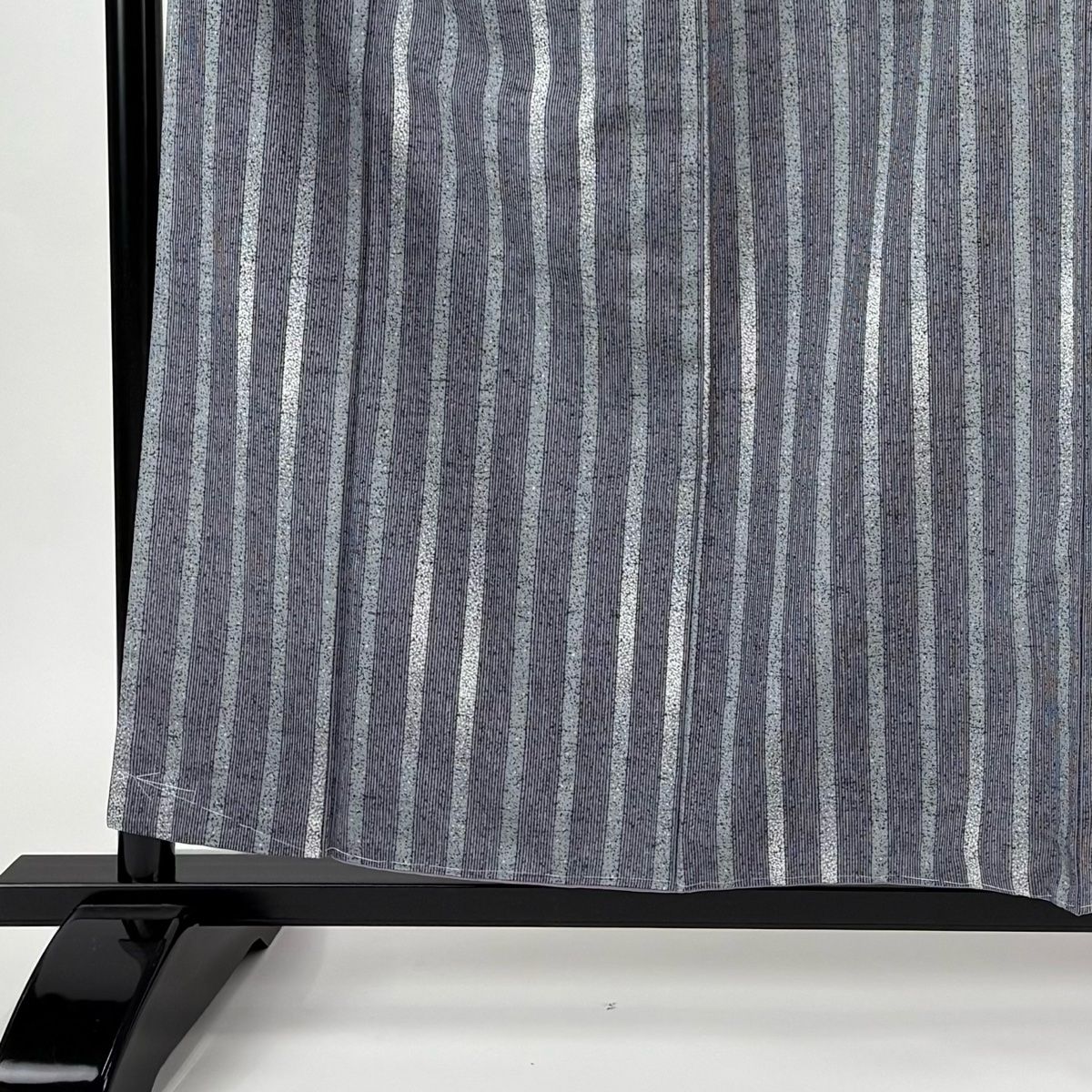 美品】 紬 身丈159cm 裄丈62cm S 袷 牛首紬地 落款 証紙 縦縞 幾何学