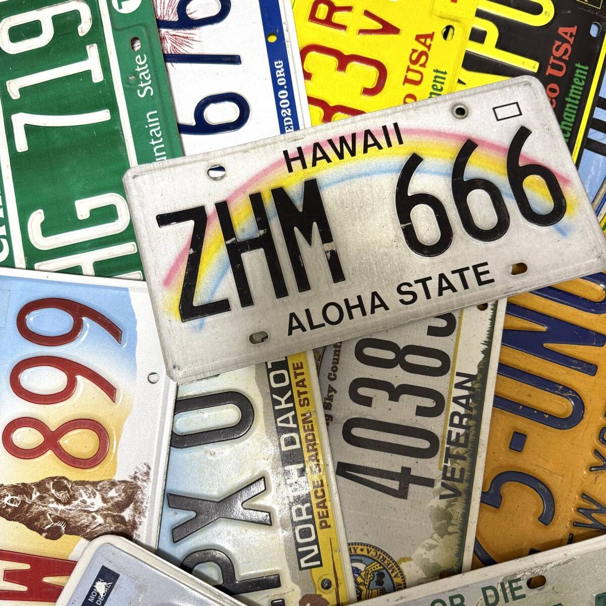 A 25枚 ナンバープレート ヴィンテージ ビンテージ アンティーク アメリカ アメリカン まとめて セット 卸売 大量 世田谷ベース ガレージ 昭和レトロ カスタム DIY 素材 壁掛け 店舗 什器 インテリア レジ横 小物 雑貨 ストリート