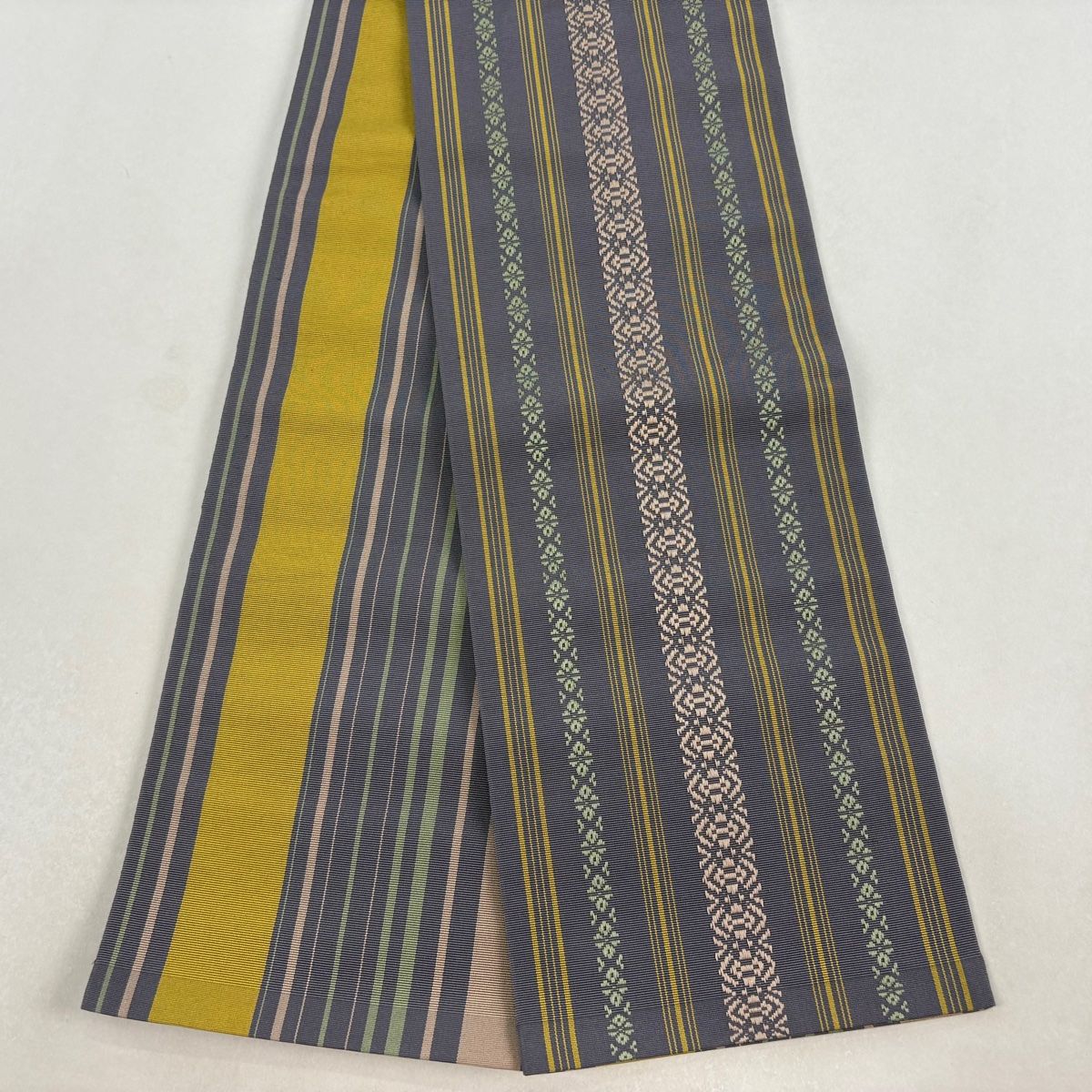 半幅帯 秀品 博多織 証紙有 献上柄 灰色 正絹