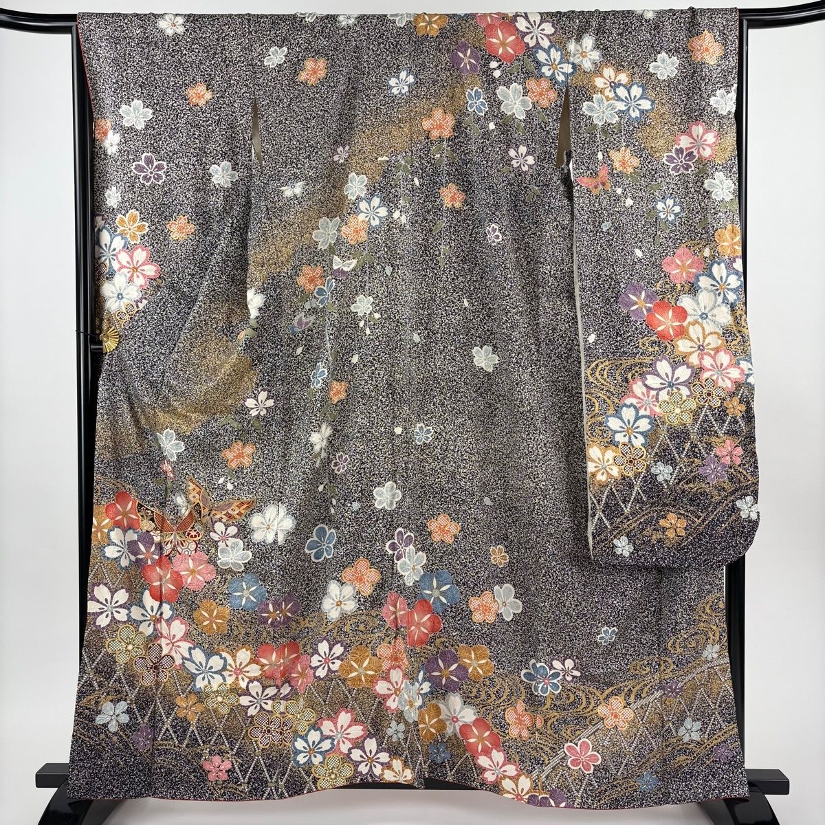 振袖 身丈161cm 裄丈68cm L 袷 鈴乃屋 蝶 桜 金彩 絞り 黒灰 正絹 秀品