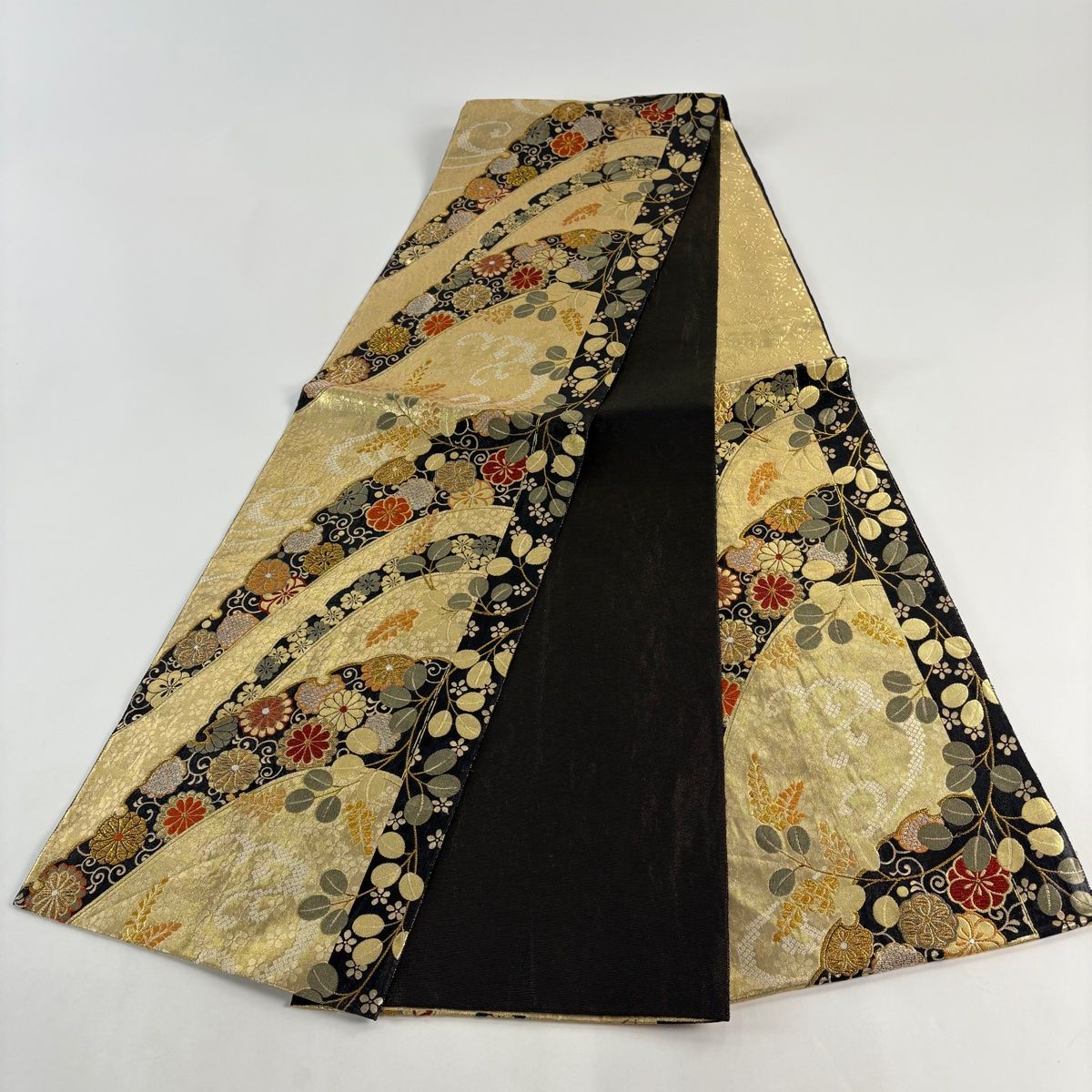 袋帯 美品 秀品 蝶 松 金銀糸 箔 黒 六通 正絹 【中古】 袋帯