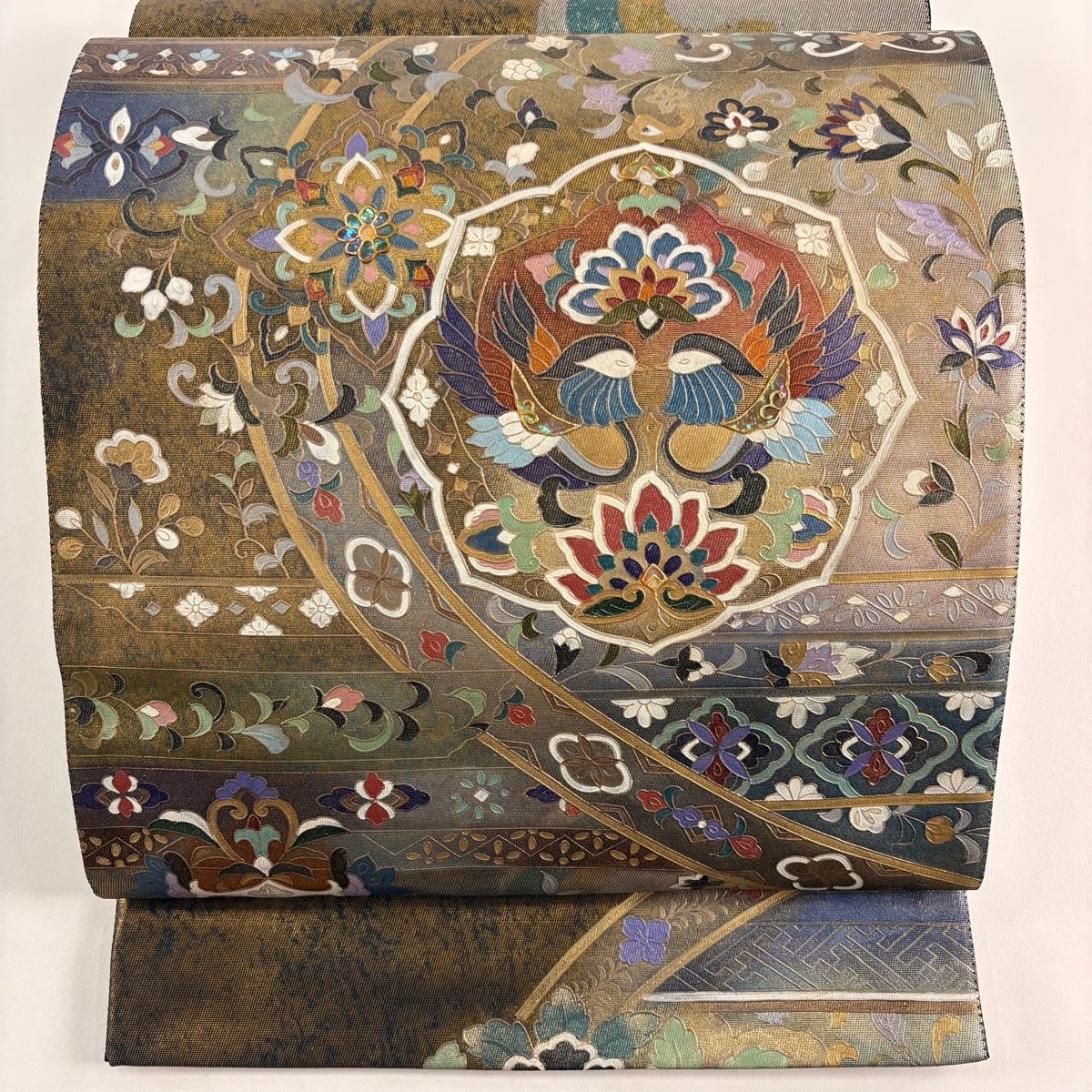 美品】 袋帯 秀品 向かい鳥 草花 螺鈿 箔 茶緑色 お太鼓柄 正絹 【中古