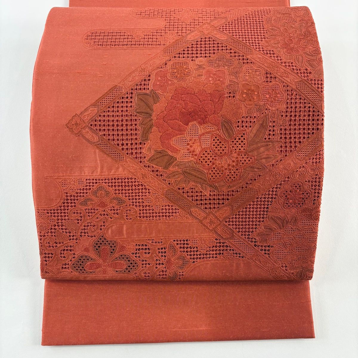 美品】 袋帯 秀品 紬地 花丸文 ヱ霞 相良刺繍 汕頭刺繍 朱色 お太鼓柄