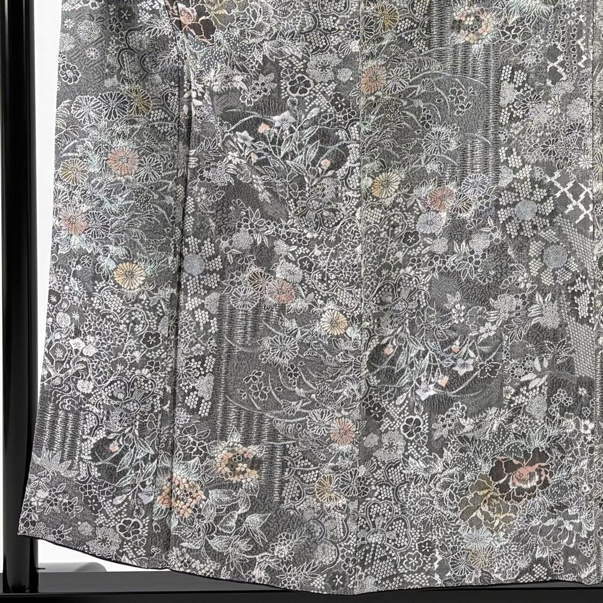 美品】 小紋 身丈155cm 裄丈64.5cm M 袷 草花 紋意匠 灰色 正絹 名品