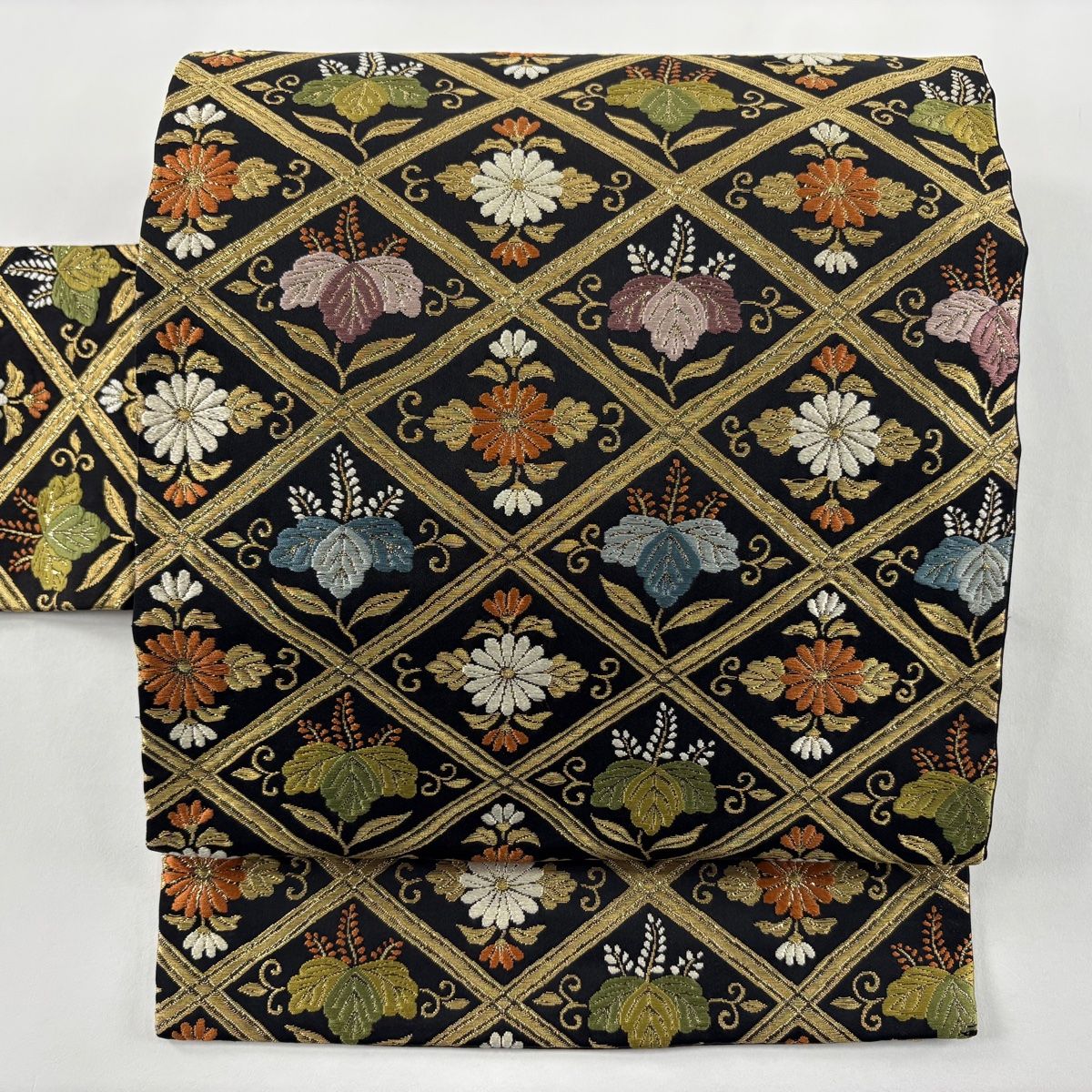 名古屋帯 秀品 証紙 斜め格子 花唐草 金糸 刺繍 黒 正絹 【中古