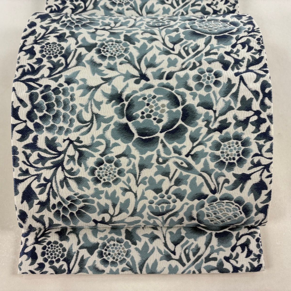 正絹 六通袋帯 【花々 青 シルバー】 袋帯 秀品 草花 青灰色 六通 正絹 【中古】 - メルカリ