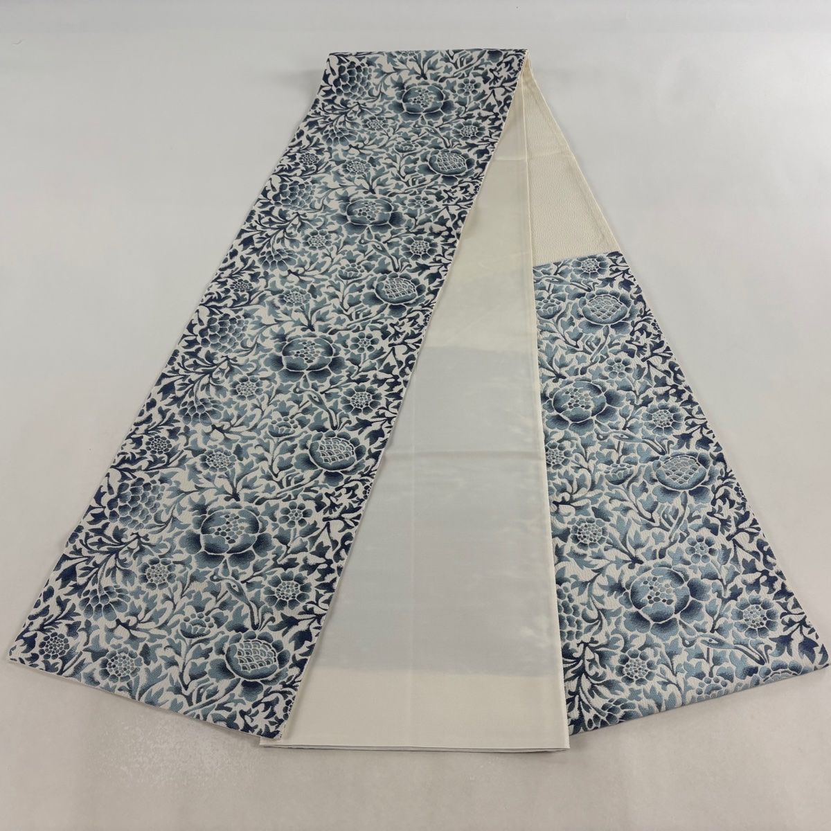 正絹 六通袋帯 【花々 青 シルバー】 袋帯 秀品 草花 青灰色 六通 正絹 【中古】 - メルカリ