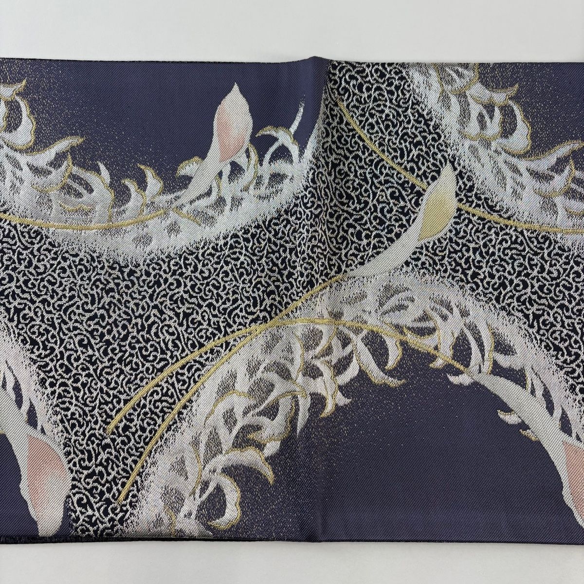 袋帯 落款 たかしま帯 葉柄 萩 金銀糸 箔 灰紫 六通 正絹 袋帯 秀品 沙羅 カラー 葉柄 金銀糸 紫 六通 正絹 【中古】 - メルカリ