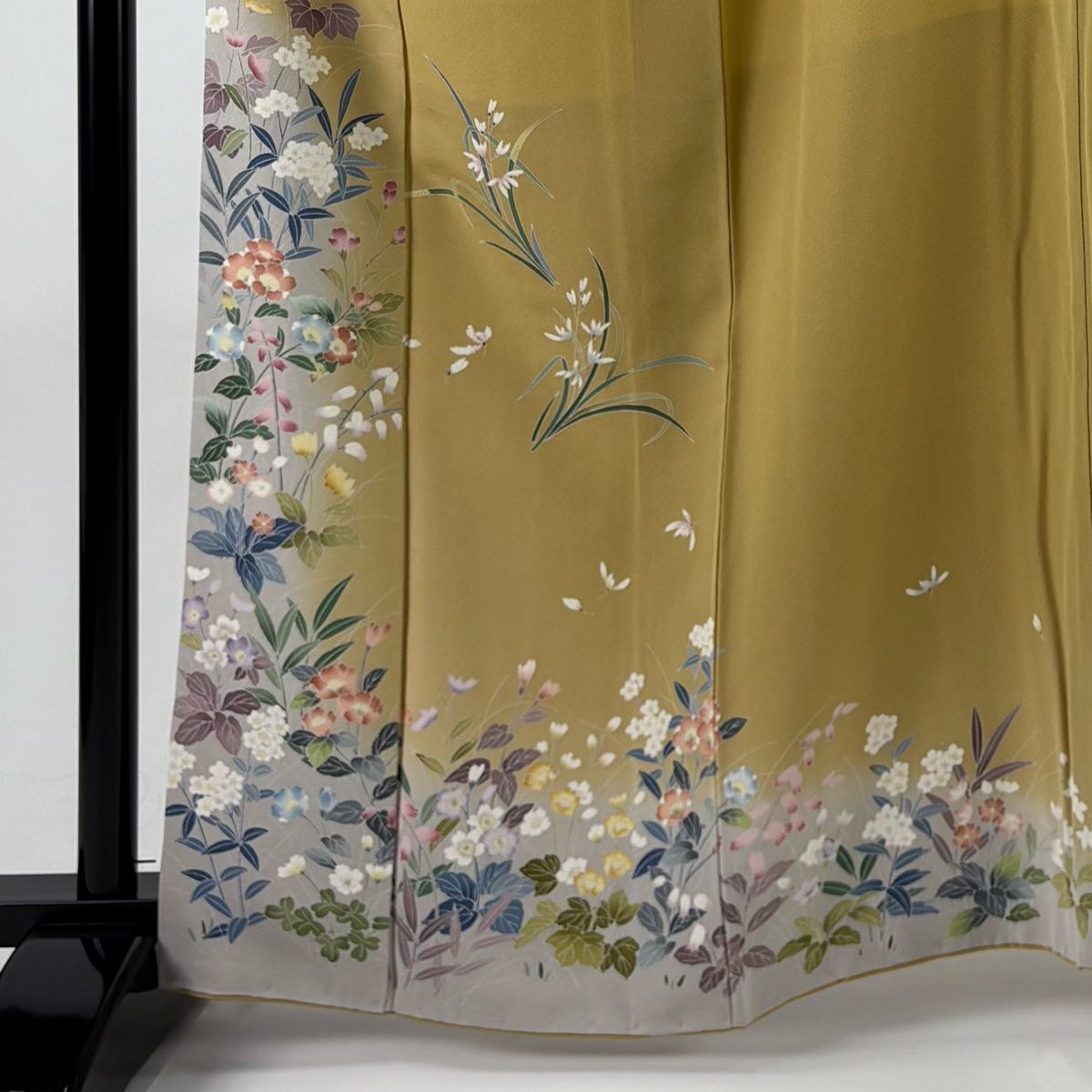 付下げ 身丈163 5 cm 裄丈66 M 袷 落款 草花 染め分け ぼかし 薄黄土色 正絹 秀品