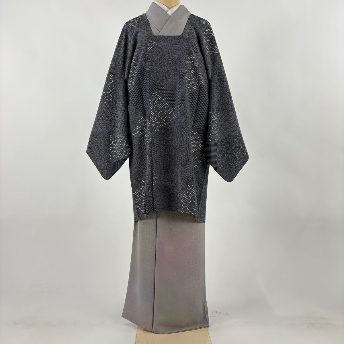 道行 身丈91 cm 裄丈65 M 和装コート 角衿 小花 業平菱 黒灰 正絹 秀品