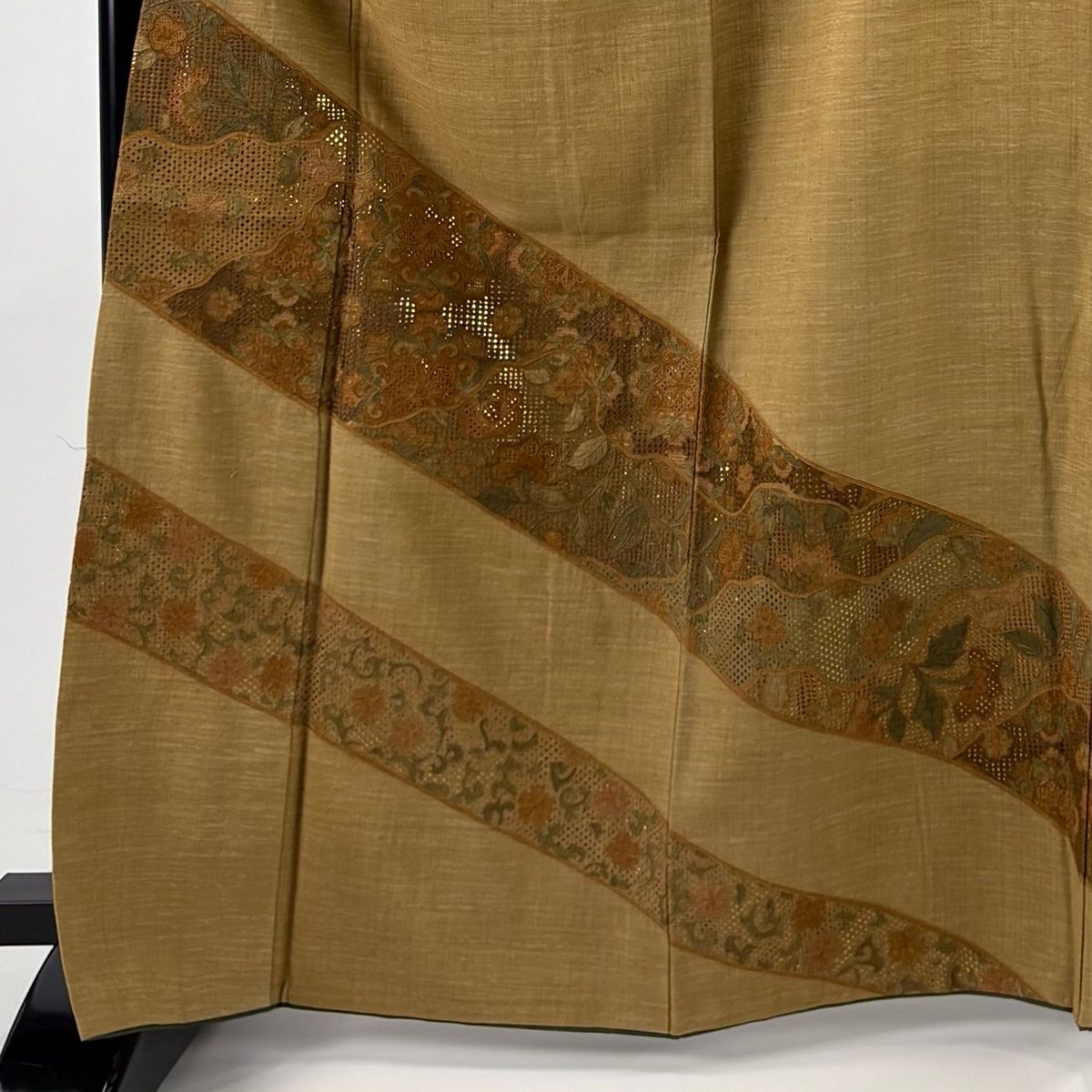 訪問着 身丈166 5 cm 裄丈65 M 袷 紬地 証紙 華文 花唐草 汕頭刺繍 箔 茶色 正絹 秀品