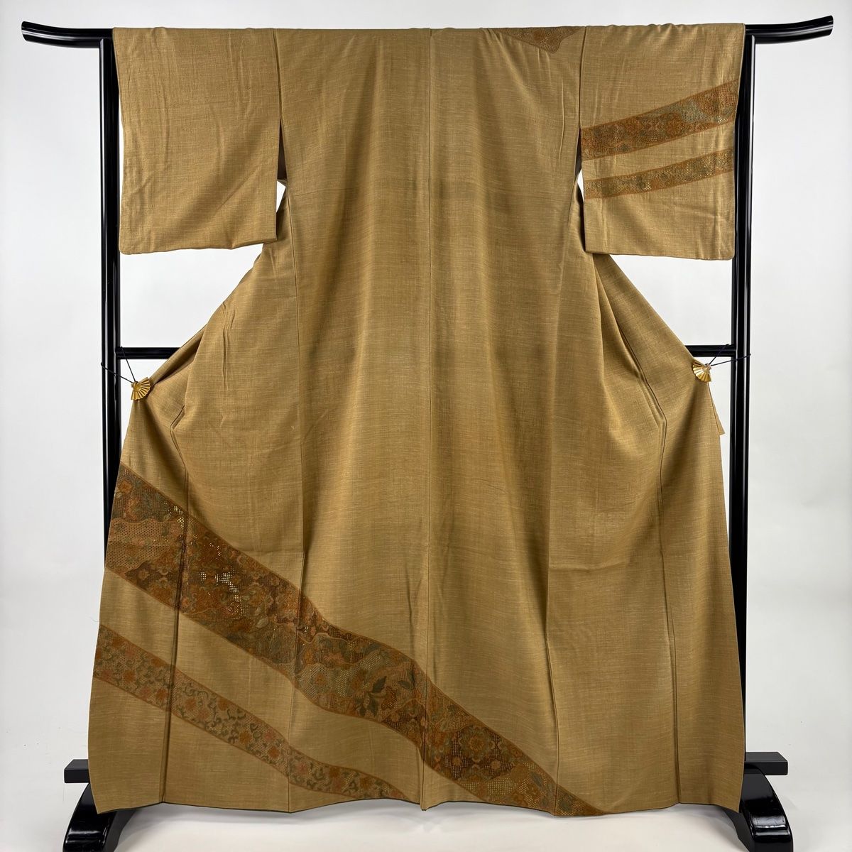 訪問着 身丈166.5 cm 裄丈65 M 袷 紬地 証紙 華文 花唐草 汕頭刺繍 箔 茶色 正絹 秀品