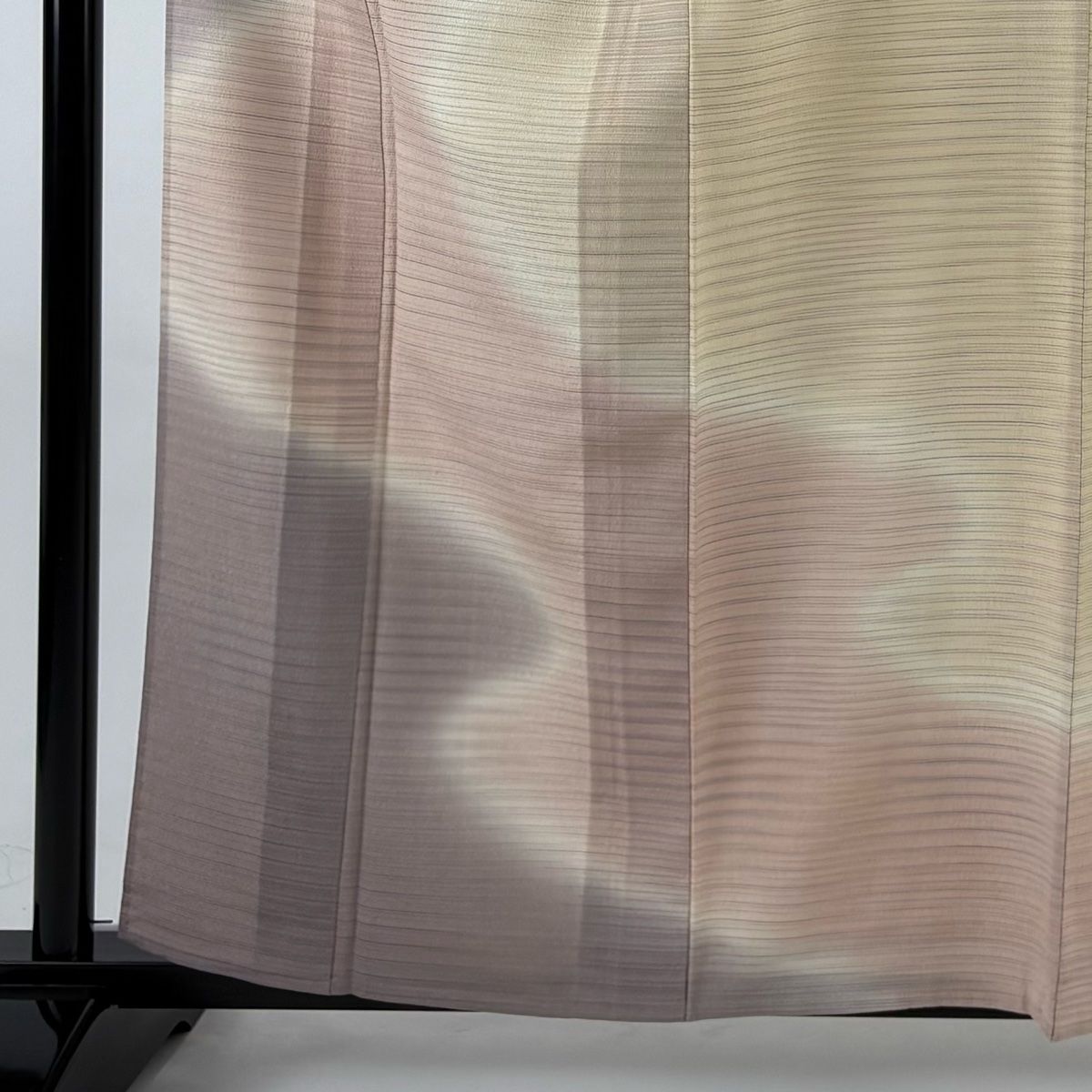 訪問着 身丈160 cm 裄丈63 5 S 単衣 落款 霞 横縞 染め分け ぼかし 灰紫 正絹 秀品