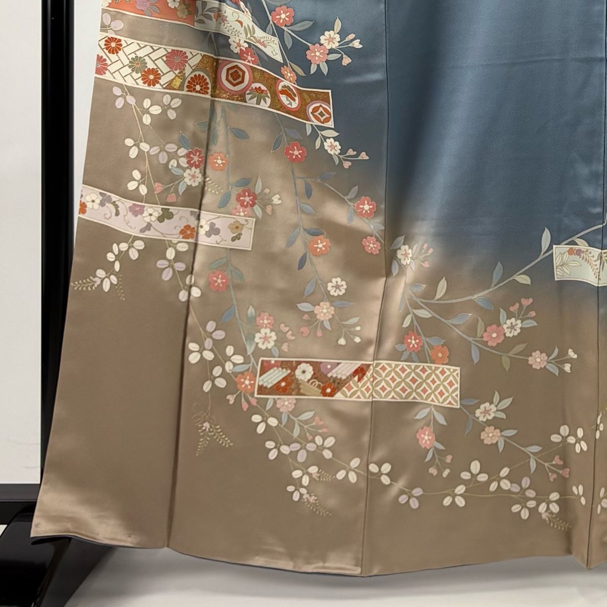 訪問着 身丈163 cm 裄丈67 M 袷 枝垂れ桜 草花 金彩 染め分け 青灰色 正絹 秀品