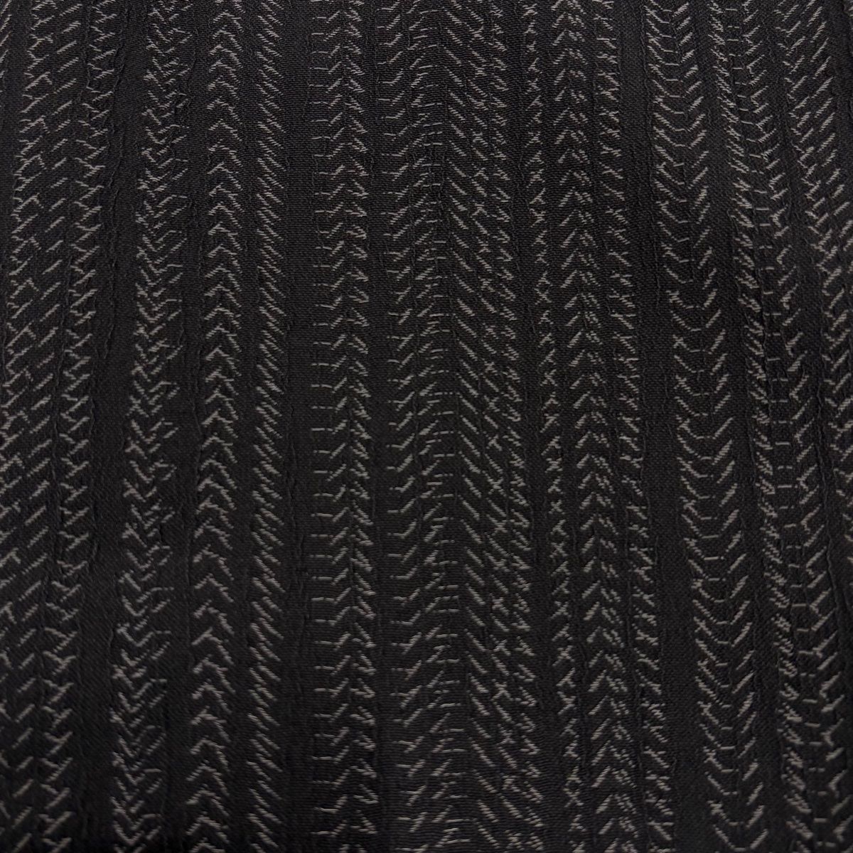 男着物 身丈112 cm 裄丈65 5 S 羽織 縞 幾何学模様 墨色 正絹 秀品