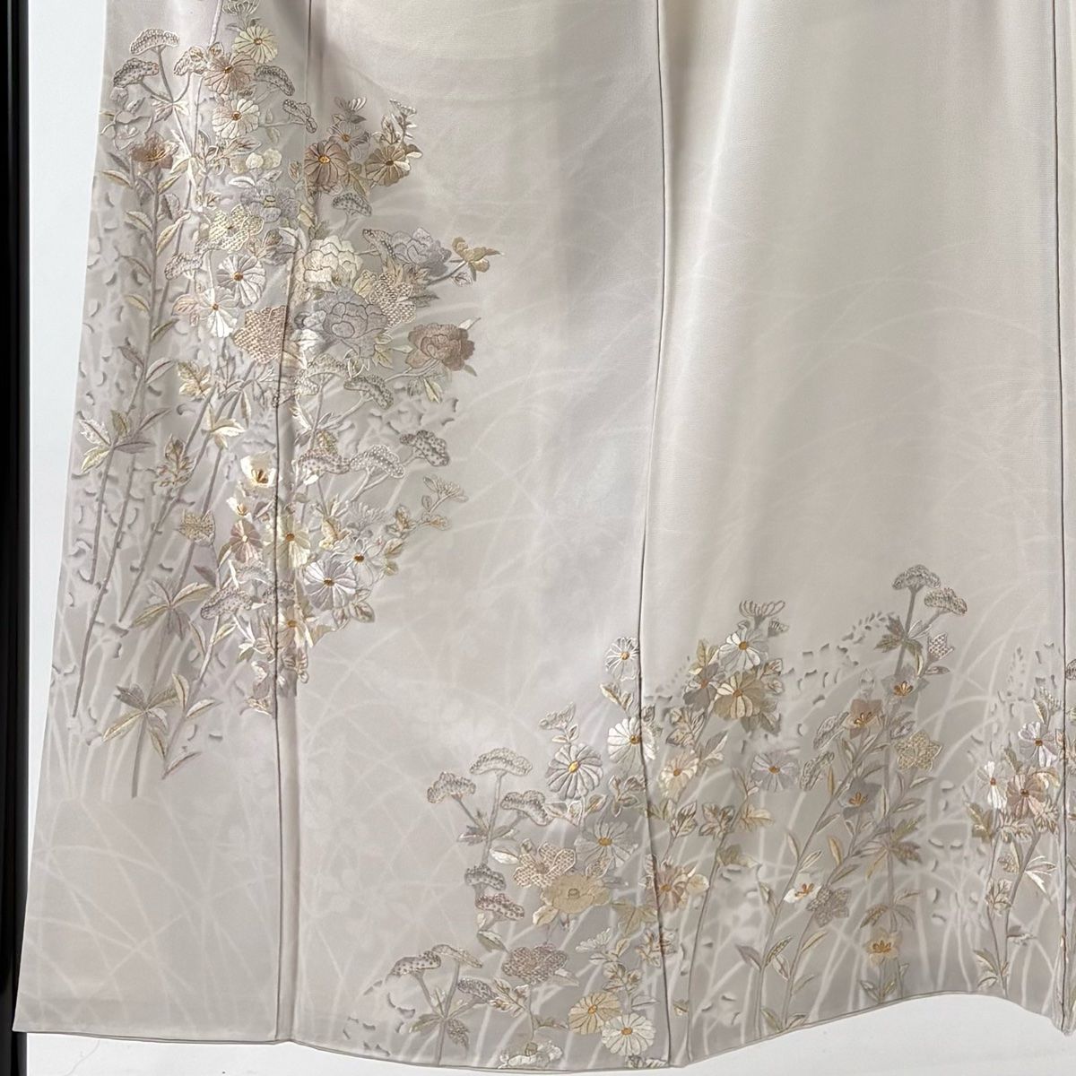 付下げ 身丈152 5 cm 裄丈63 S 袷 草花 シルエット 刺繍 金糸 ベージュ 正絹 秀品 一つ紋