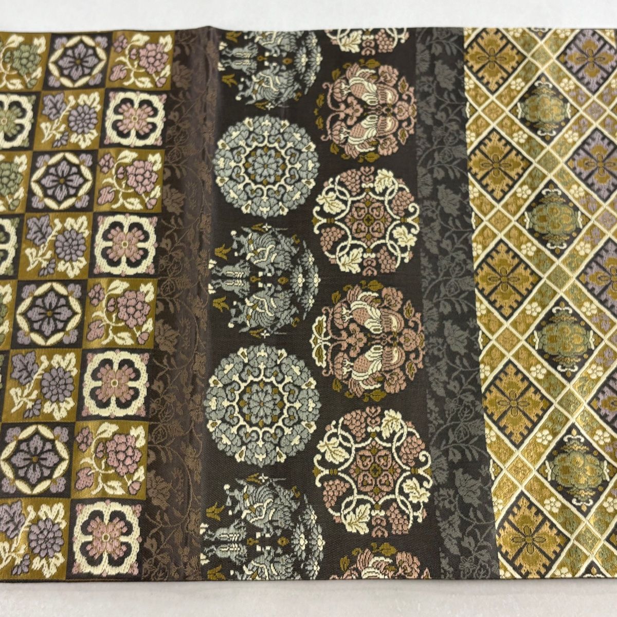 美品】 袋帯 名品 箔屋清兵衛 落款 証紙 悠久の美 茶の心 名物裂文様