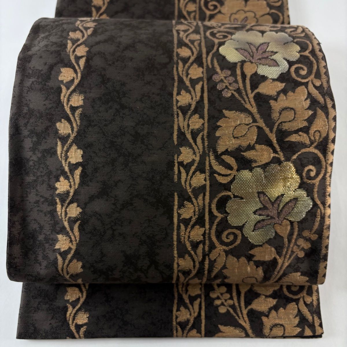 美品】 袋帯 名品 草花 箔 焦茶色 お太鼓柄 正絹 【中古】 - メルカリ