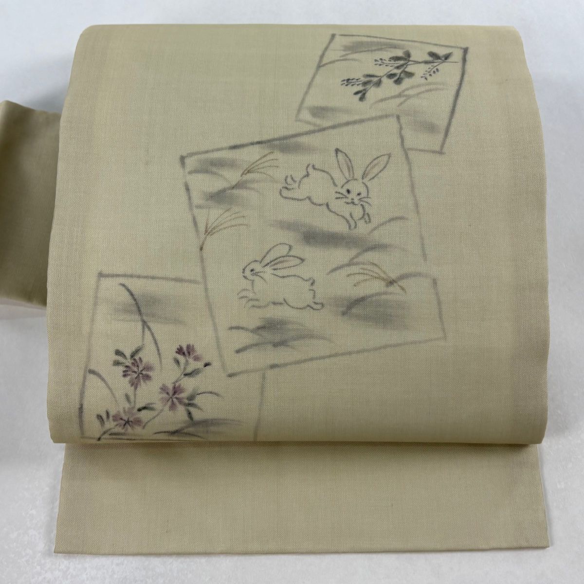 美品】 名古屋帯 名品 落款 絹芭蕉 三代目秀紀 夏帯 色紙 うさぎ