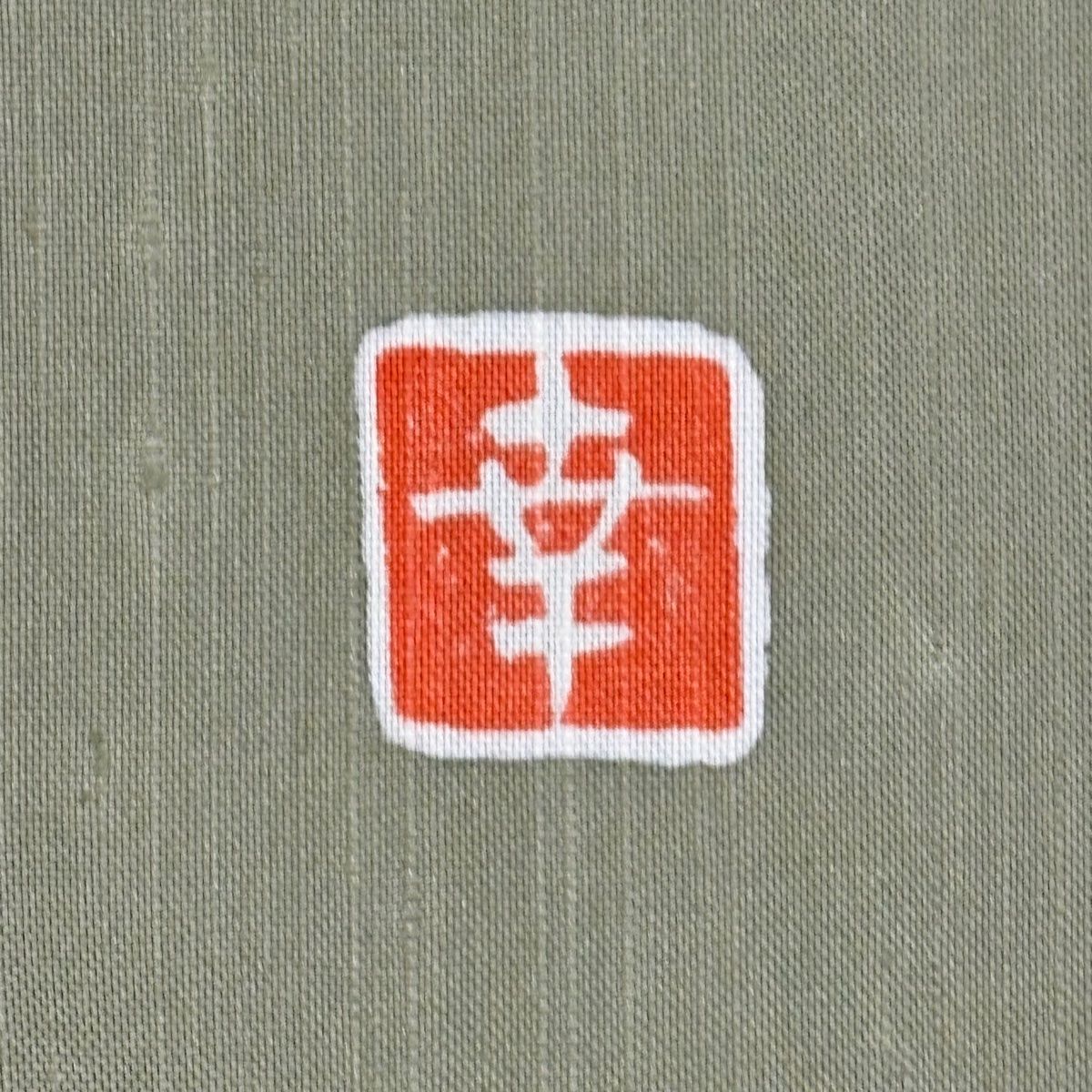  訪問着 身丈156 cm 裄丈66.5 M 袷 花井幸子 紬地 落款 蝶 草花 刺繍 金糸 灰緑 正絹 訪問着 付け下げ 着物