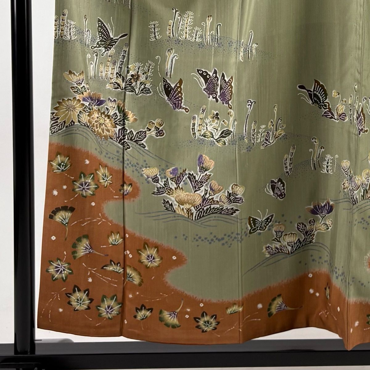 訪問着 身丈156 cm 裄丈66.5 M 袷 花井幸子 紬地 落款 蝶 草花 刺繍 金糸 灰緑 正絹